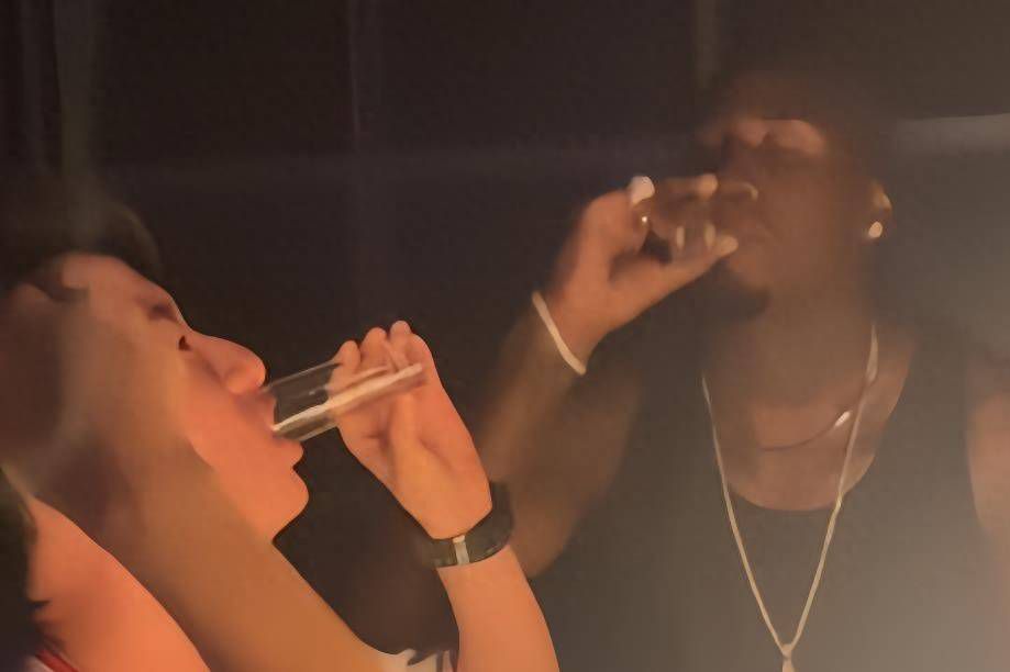 三级女的在洗澡三级